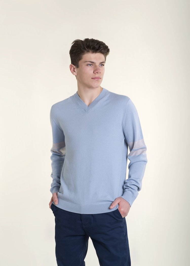 Mens V Neck in dusky blue