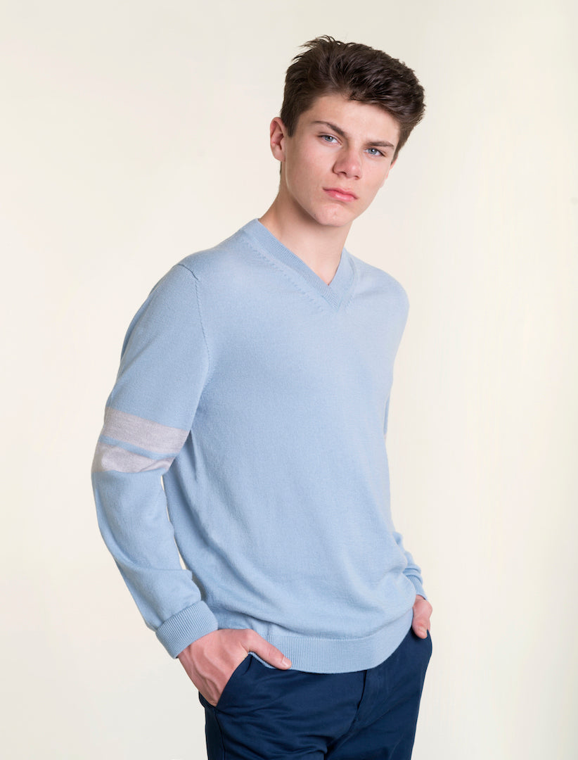 Mens V Neck in dusky blue