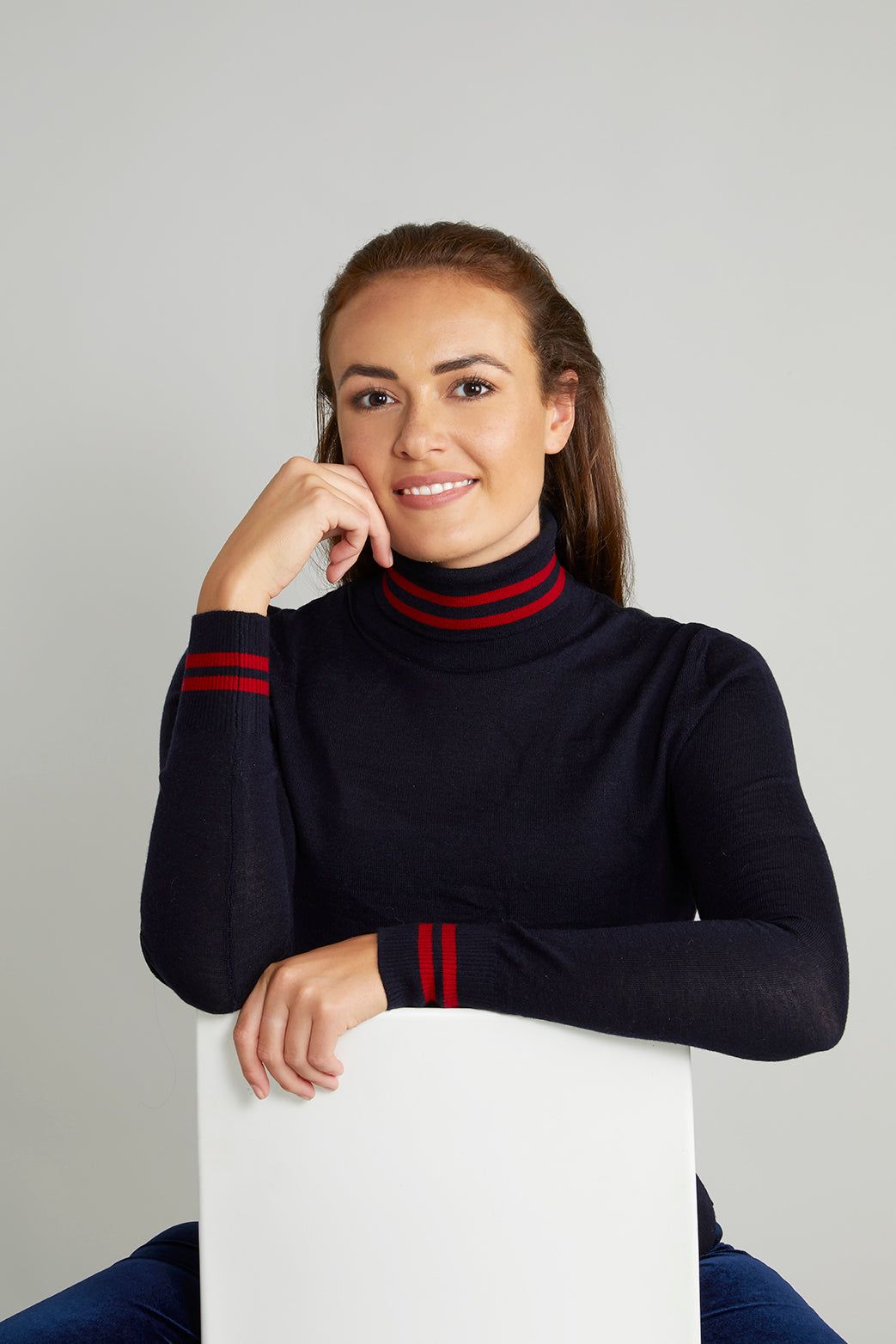 Roll neck in dark navy & red